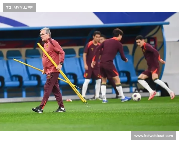 媒体冷遇反映国足困境 中日之战训练仅十余记者到场探究背后原因 媒体冷遇反映国足困境 中日之战训练仅十余记者到场探究背后原因